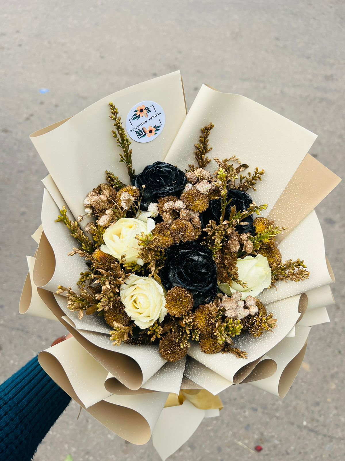 Black Yellow rose Bouquet